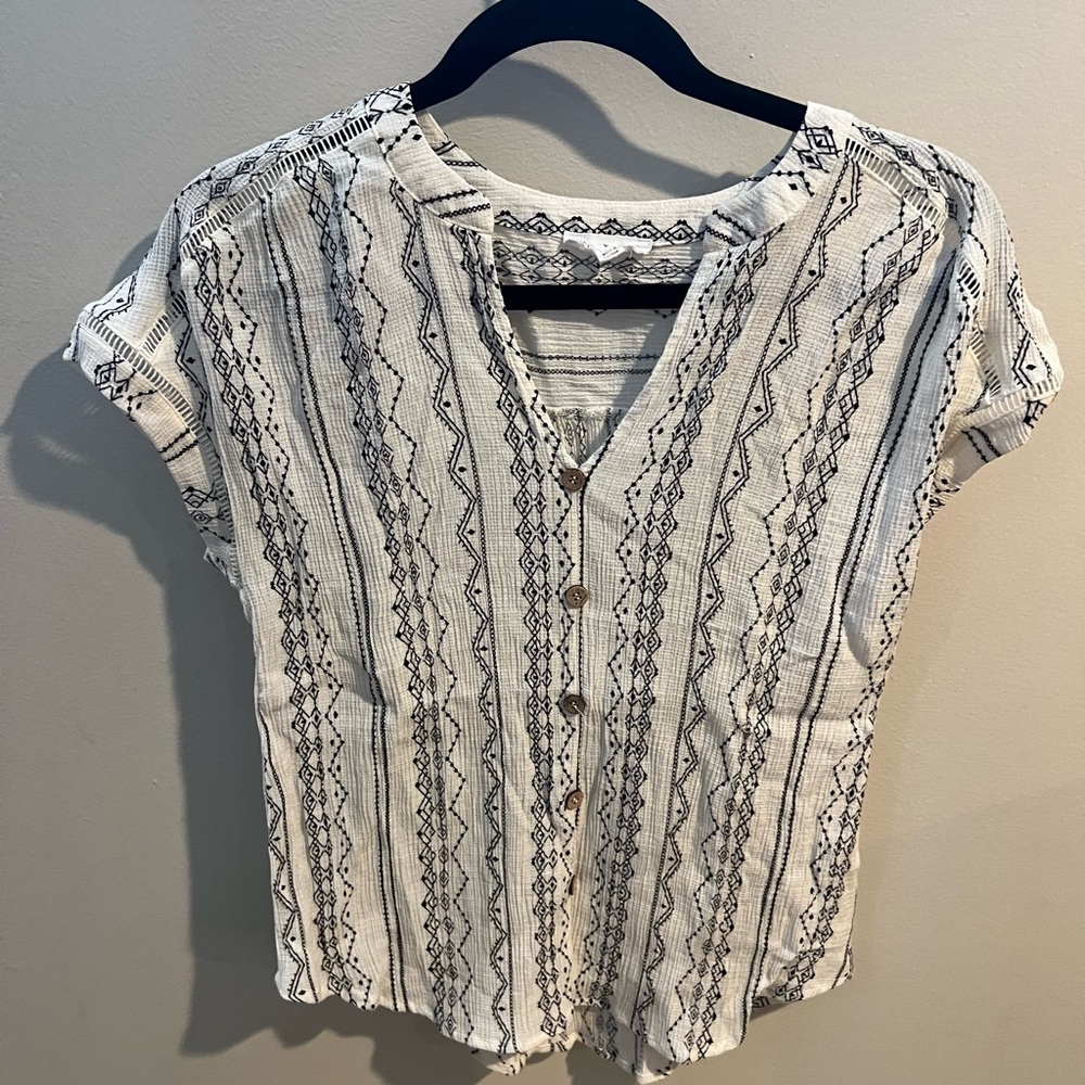 SALE 🛑 Blu Pepper Cream and Black Patterned Blouse